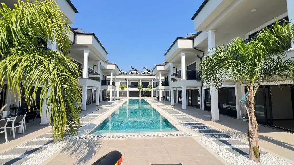 Complex in Calis